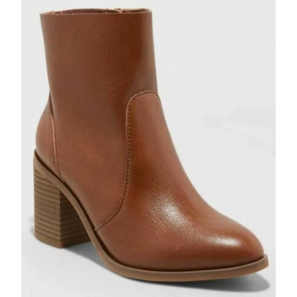 Women's Cleo Heeled Ankle Bootie - Universal Thread Cognac Brown